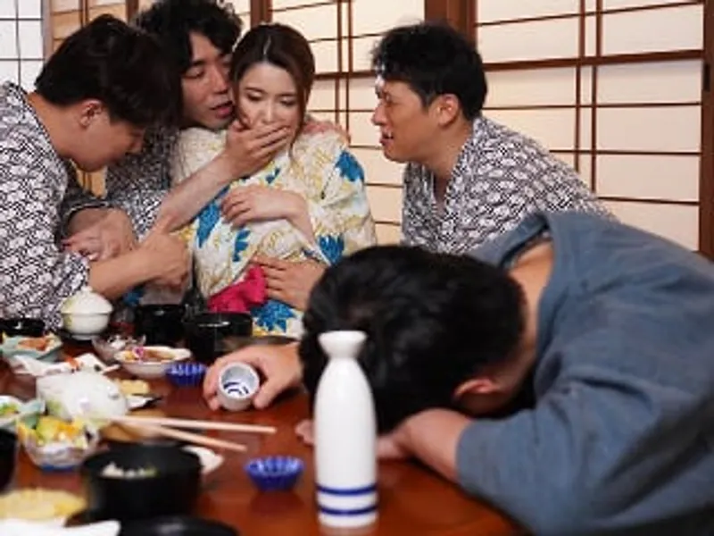 đưa vợ yêu đi suối nước nóng, ông xã không biết người vợ bị người khác quan hệ sấp mặt